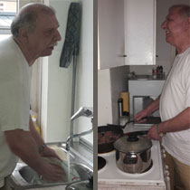 Wolfgang organisiert trotz Vollerblindung seinen Haushalt. Linkes Foto: er steht am Spülbecken und wäscht Geschirr ab. Rechtes Foto: er steht am Herd und kocht.